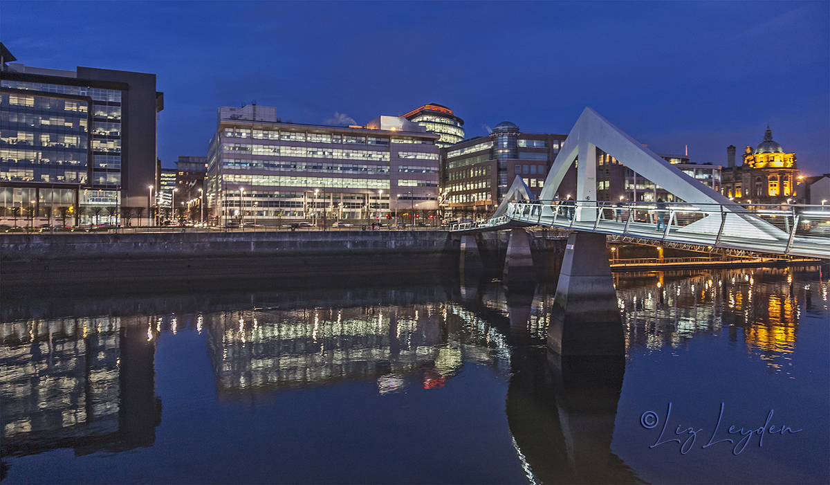 Squiggly Bridge, Glasgow, at night